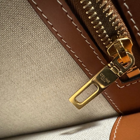 Celine
Vertical Cabas Tote Canvas with Leather - Picture 11 of 11